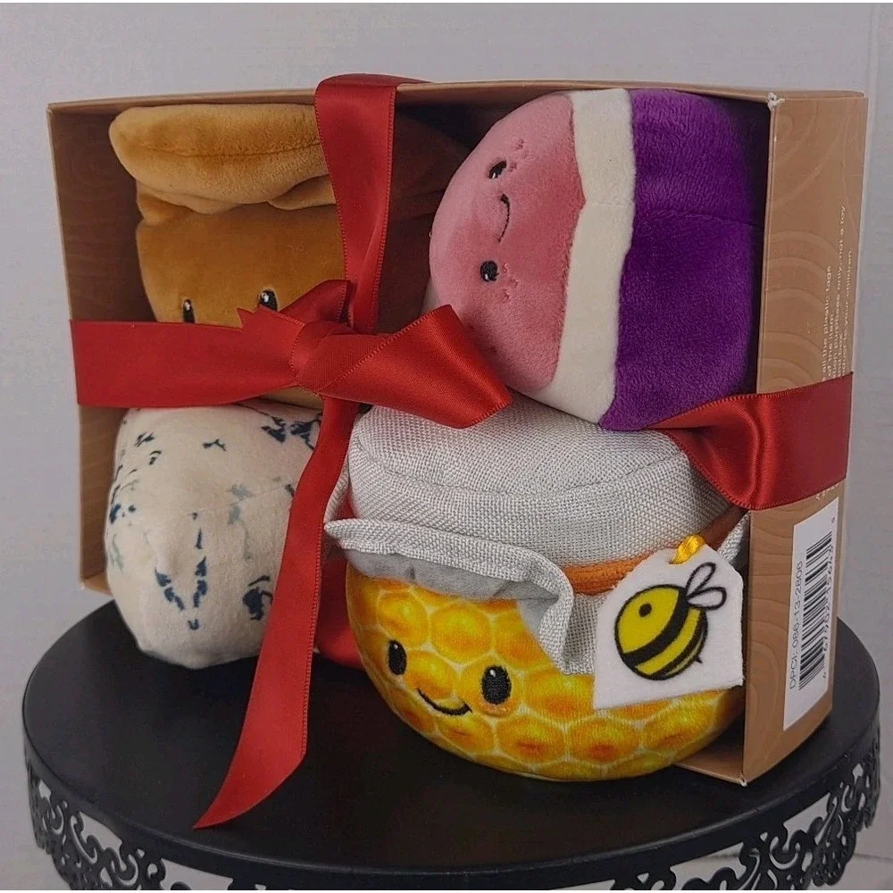 GIGGLESCAPE CHARCUTERIE BOX SET, FIG, BLUE CHEESE, HONEY‎ & CRACKER PLUSH New